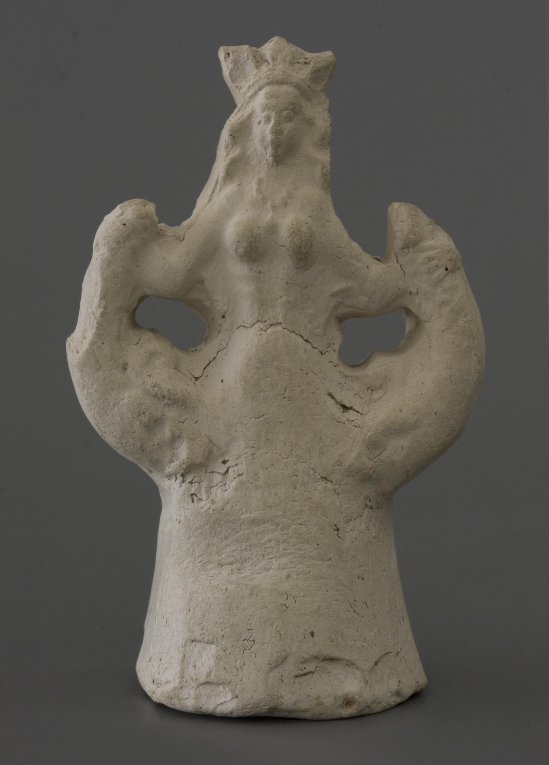 04-17.354-pipeclay-figurine-woman