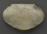 Snuff box with mother-of-pearl lid
