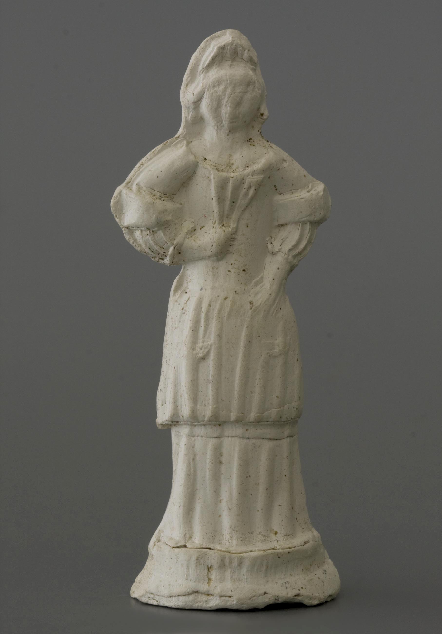 09-16.842-pipeclay-figurine-woman-1
