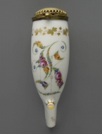 Stummel with floral initial