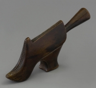 A pipe stopper with a shoe