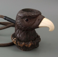 Table pipe in the shape of an eagle 's head