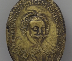 Tobacco box with the Conqueror of Cities