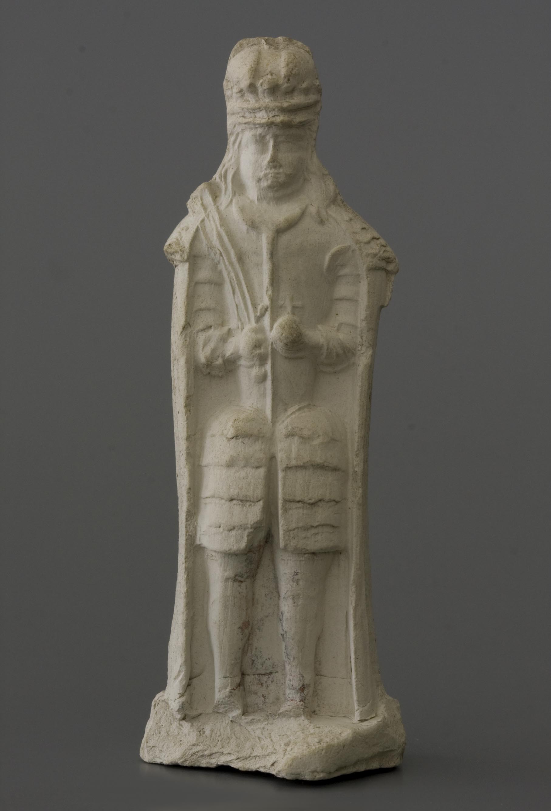 10-16.840-pipeclay-figurine-king-1