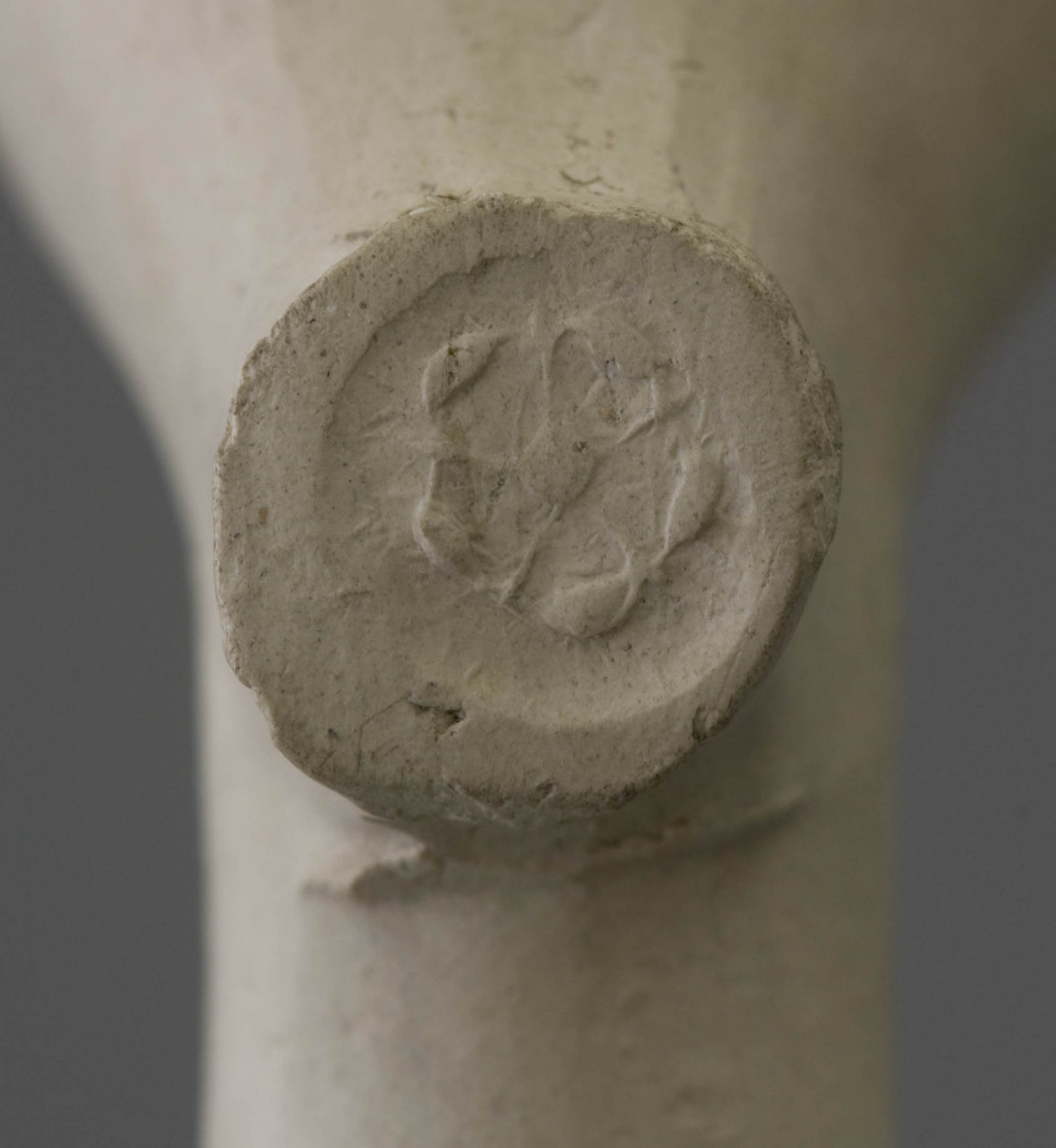 06-02.357a-claypipe-biconical-heelmark-rose-3