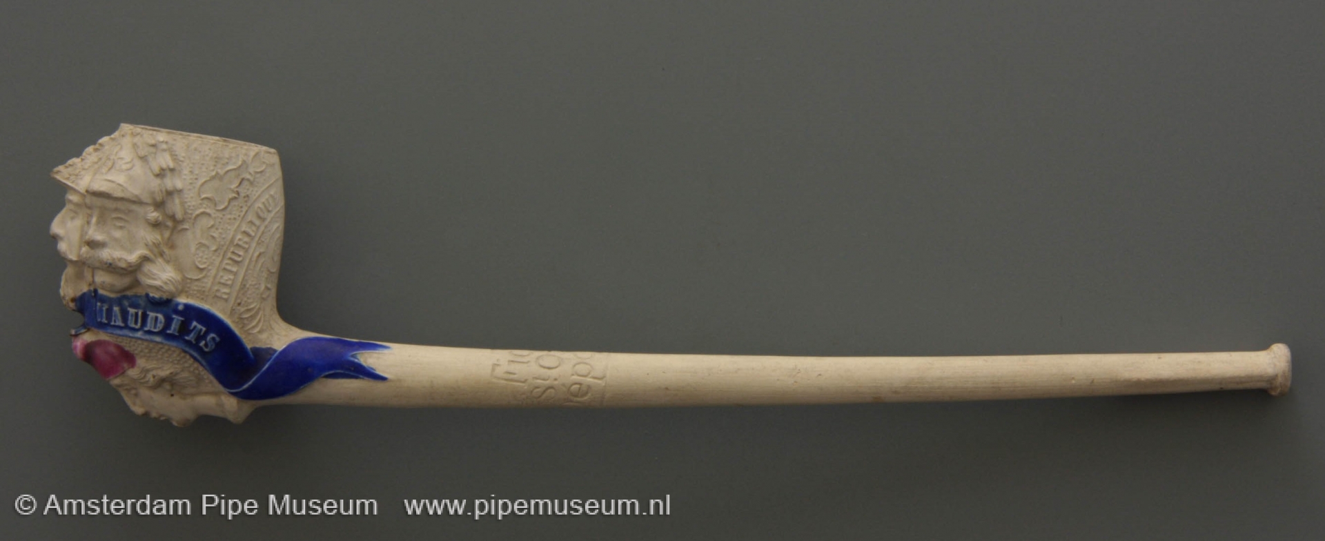 01-19.272-clay-tobacco-pipe-louis-fiolet-trois-maudits-01
