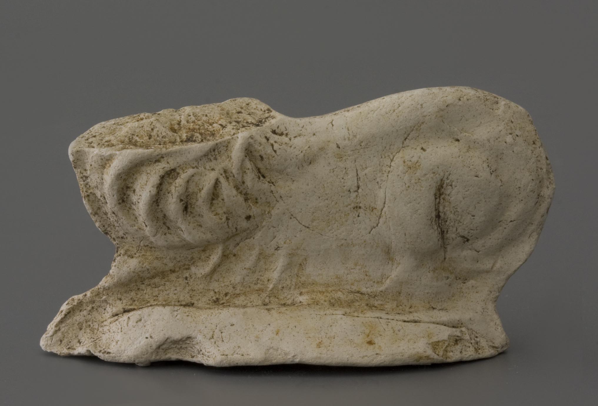 17-01.744-pipeclay-figurine-lion-1
