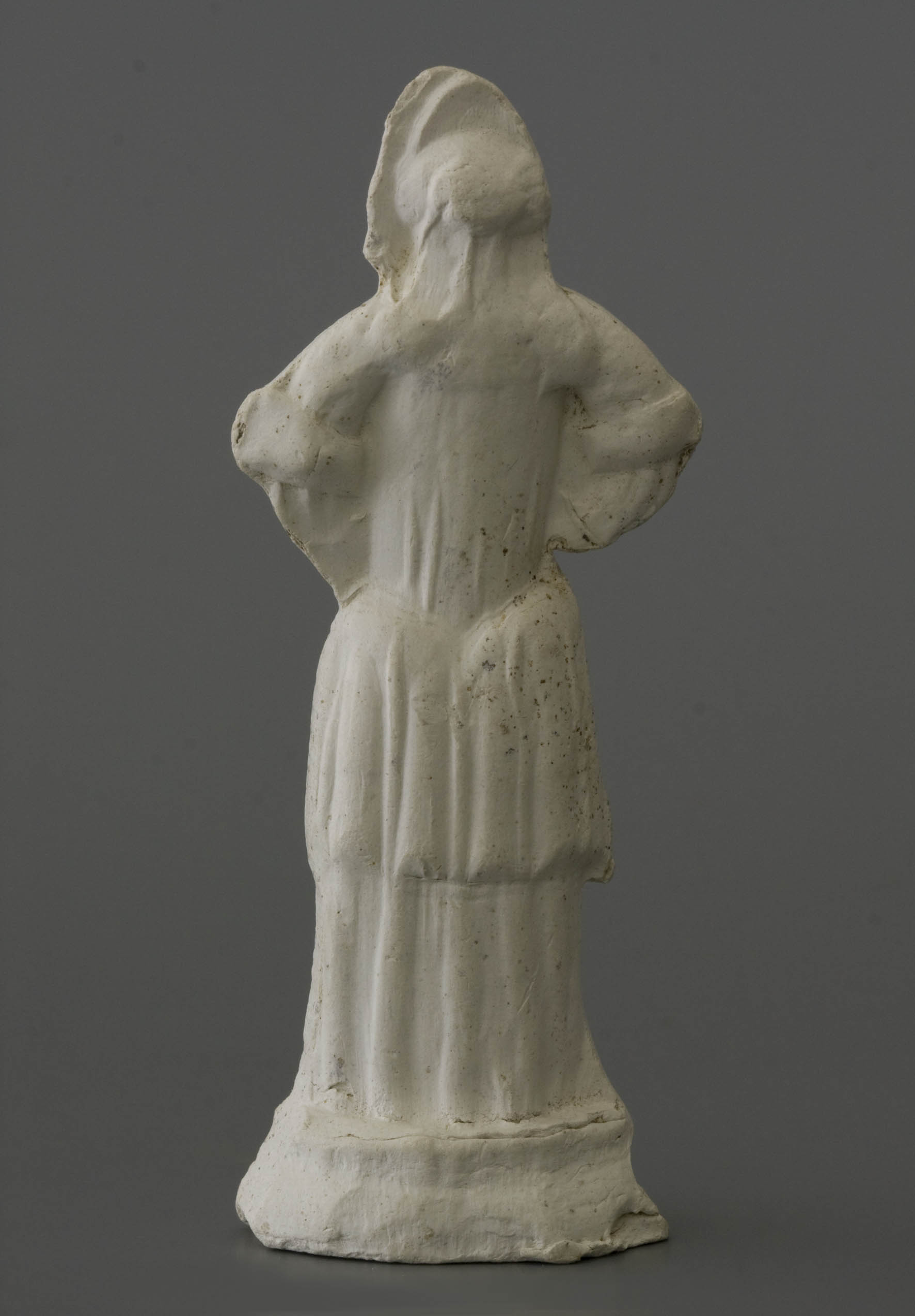 09-16.842-pipeclay-figurine-woman-2